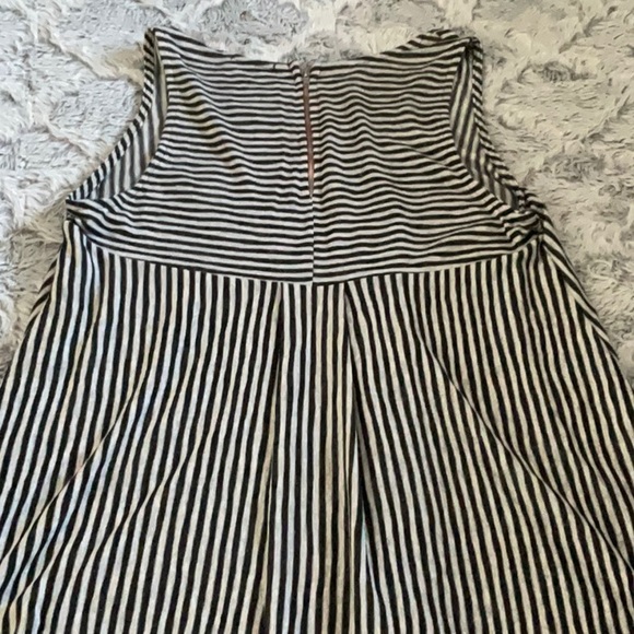 W5 size M vertical striped sleeveless top - Picture 5 of 7